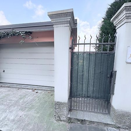 I D'A Charming Penthouse - Lake View- Como- House-130 Mt-2 Double Bedrooms And 2 Double Bathrooms A Spacious Living Room-Full Equipped Kitchen-Private Garden And Terrace-Private Covered Parking المظهر الخارجي الصورة