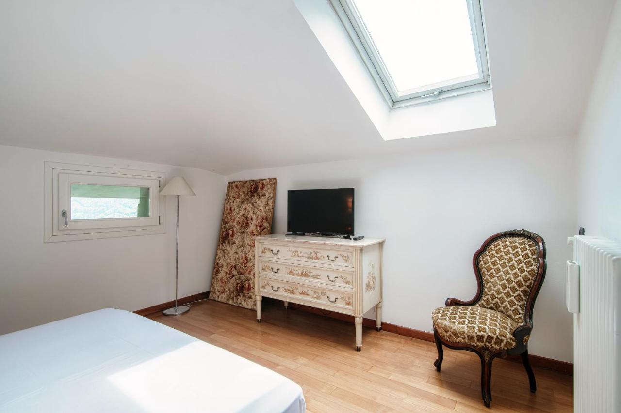 I D'A Charming Penthouse - Lake View- Como- House-130 Mt-2 Double Bedrooms And 2 Double Bathrooms A Spacious Living Room-Full Equipped Kitchen-Private Garden And Terrace-Private Covered Parking المظهر الخارجي الصورة