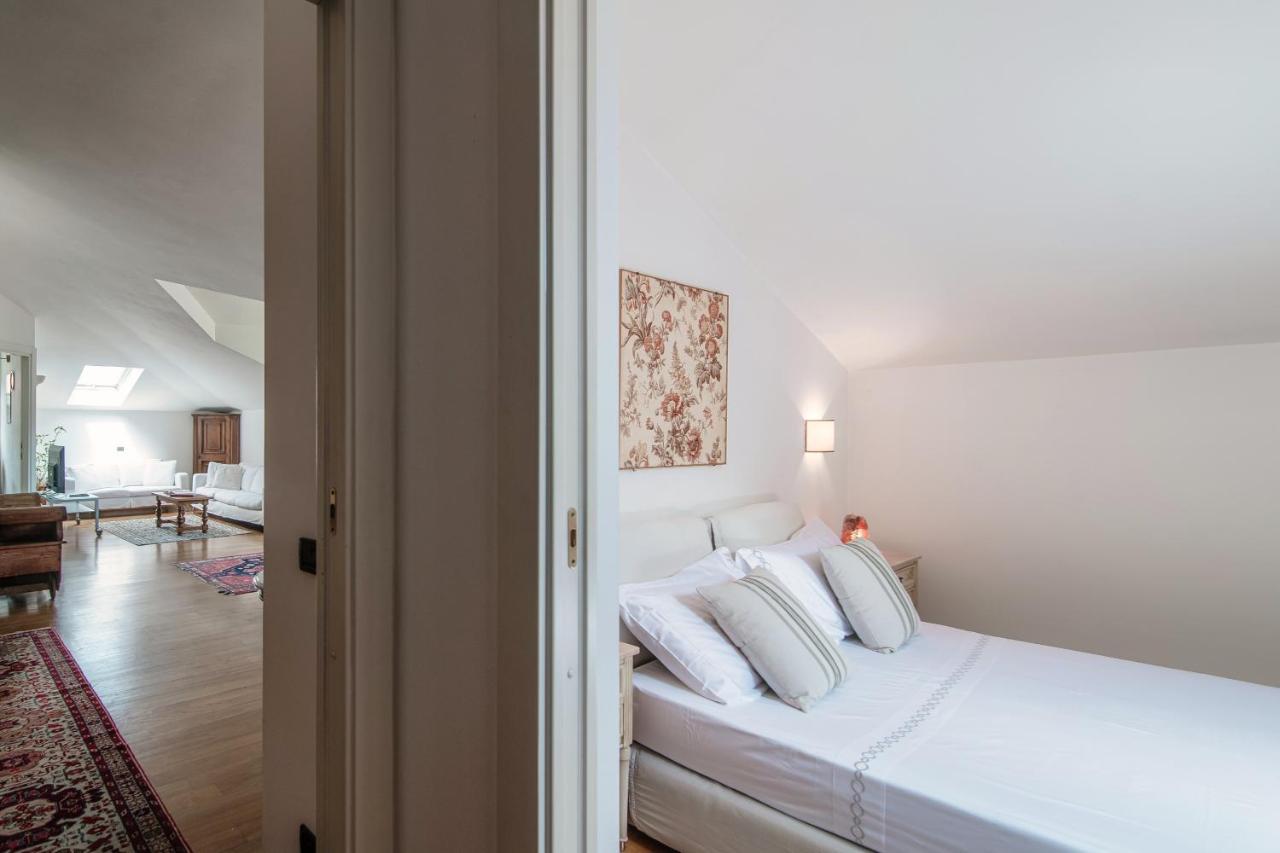 I D'A Charming Penthouse - Lake View- Como- House-130 Mt-2 Double Bedrooms And 2 Double Bathrooms A Spacious Living Room-Full Equipped Kitchen-Private Garden And Terrace-Private Covered Parking المظهر الخارجي الصورة