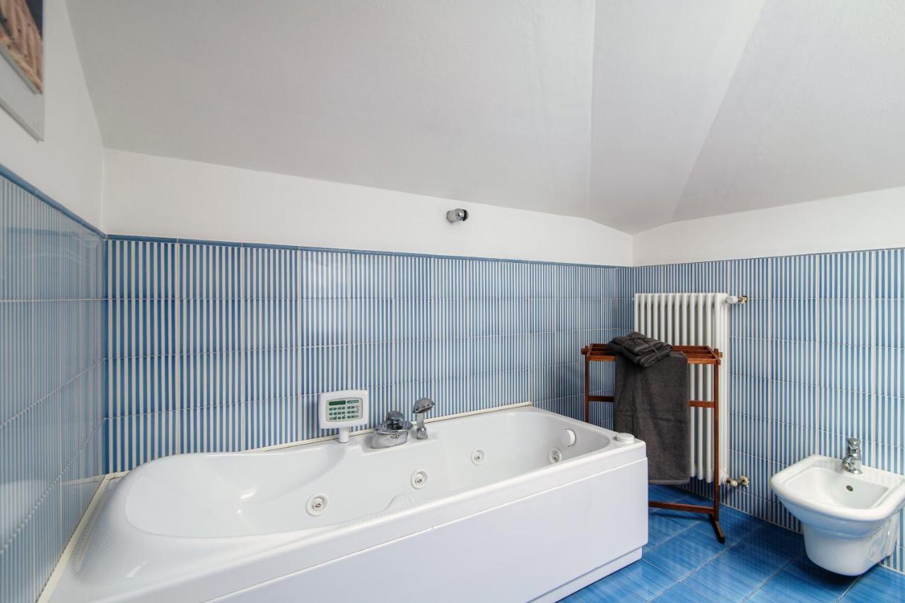 I D'A Charming Penthouse - Lake View- Como- House-130 Mt-2 Double Bedrooms And 2 Double Bathrooms A Spacious Living Room-Full Equipped Kitchen-Private Garden And Terrace-Private Covered Parking المظهر الخارجي الصورة