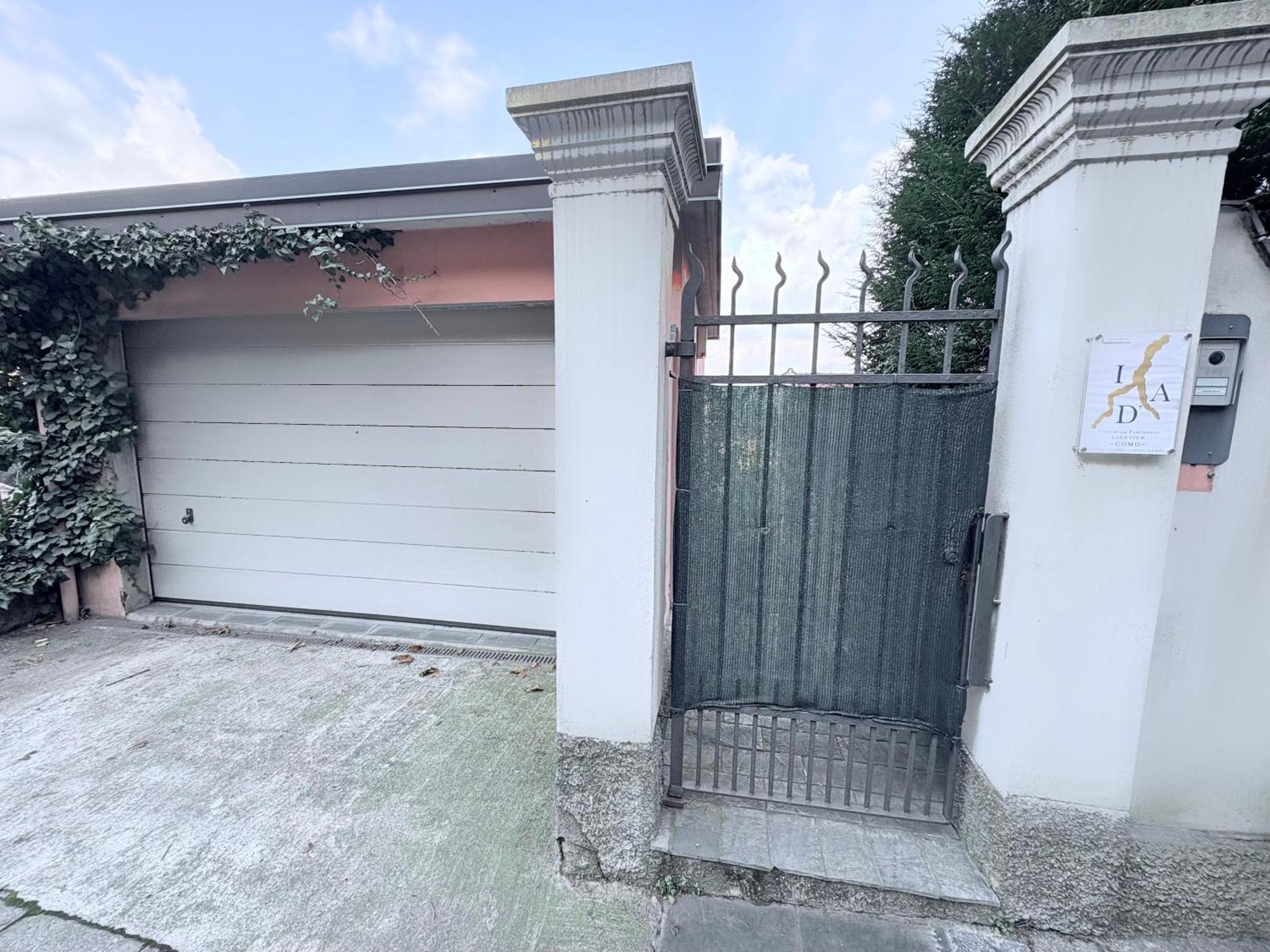I D'A Charming Penthouse - Lake View- Como- House-130 Mt-2 Double Bedrooms And 2 Double Bathrooms A Spacious Living Room-Full Equipped Kitchen-Private Garden And Terrace-Private Covered Parking المظهر الخارجي الصورة